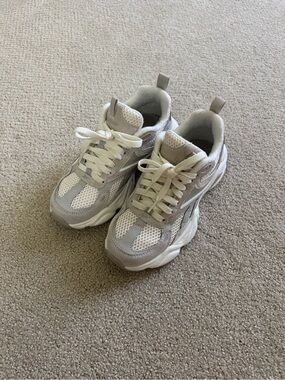 Reebok Charge Sneakers